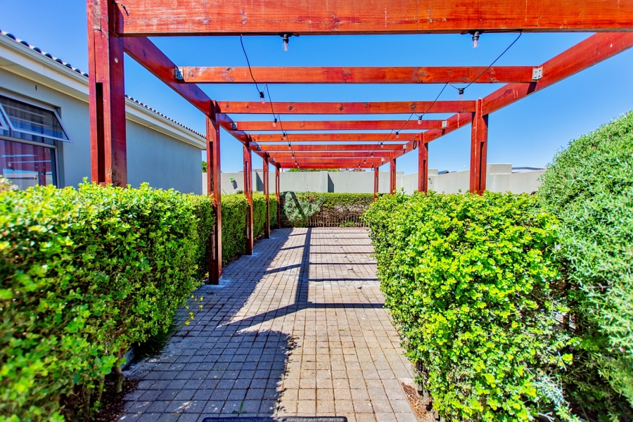 5 Bedroom Property for Sale in Myburgh Park Western Cape